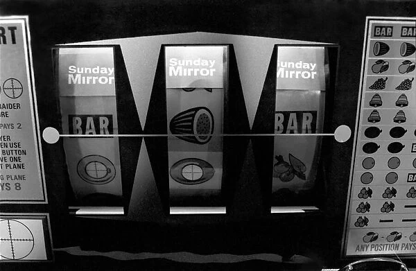 Fruit machines  /  Arcades  /  Amusements  /  Gambling. January 1975 75-00158-005