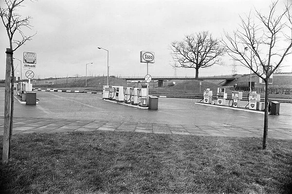 Fuel Shortages, Corley, Birmingham, Tuesday 4th December 1973. No Petrol. Forecourt Empty