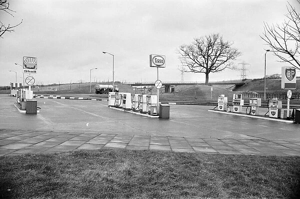Fuel Shortages, Corley, Birmingham, Tuesday 4th December 1973. No Petrol. Forecourt Empty