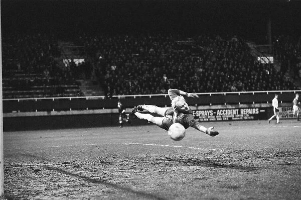Fulham 0 v. Nottingham Forest 0. 1975 FA Cup run. Fourth round. Action from the game