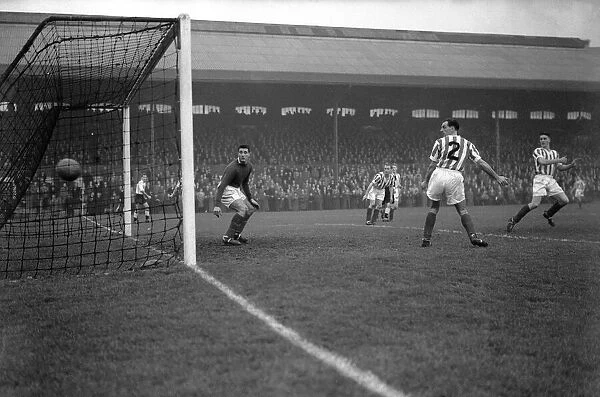 Fulham v Stoke, league match, Saturday 30th November 1957