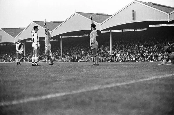 Fulham v. Wolverhampton Wanderers. 19 August 1967