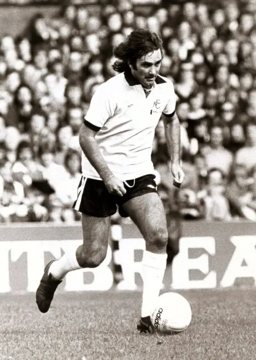 Framed Print : Fulhams George Best in action against Wolverhampton Wanderers September 1976 Framed Print : Fulhams George Best in action against Wolverhampton Wanderers September 1976