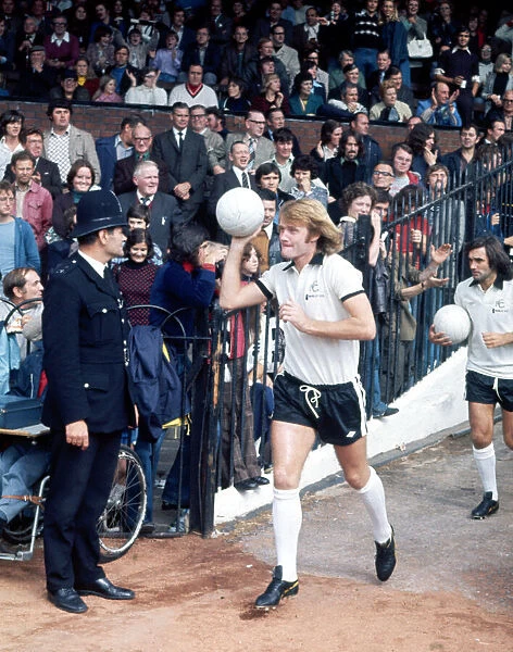 Fulhams Rodney Marshleads walks out with teammate George Best for the League Division One