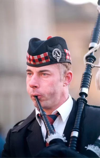 Fulton McInnes playing the bagpipes on Grey Street, Newcastle