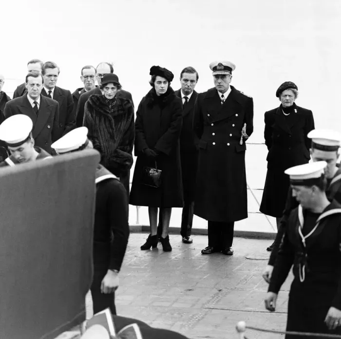 Framed Print : The funeral of Edwina Mountbatten, Countess Mountbatten of Burma aboard HMS Wakeful off