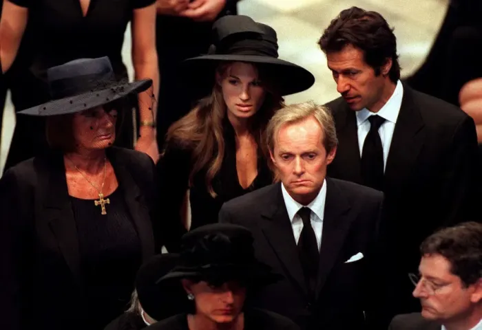 Framed Print : Funeral of Princess Diana, Princess of Wales. Lady Annabel Goldsmith with Jemima