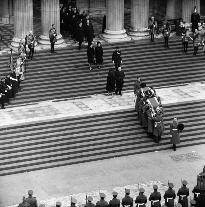 Framed Print : The funeral of Sir Winston Churchill. After the state funeral service in St Paul Framed Print : The funeral of Sir Winston Churchill. After the state funeral service in St Paul