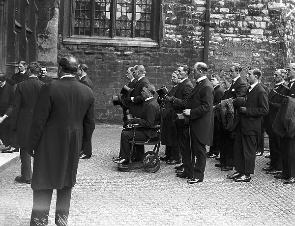 Funeral of Viscount Northcliffe attended by Viscount Rothermere, Cecil Harmsworth
