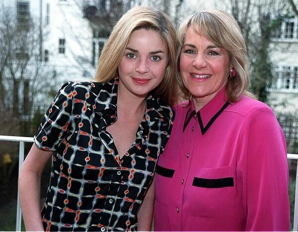 Gail Porter TV Presenter with Nina Myskow February 1999 at Gails home in London