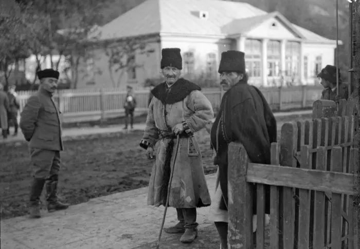 Framed Print : Galician peasant seen here in Halicz, who appears to be quite happy despite the Russian Framed Print : Galician peasant seen here in Halicz, who appears to be quite happy despite the Russian