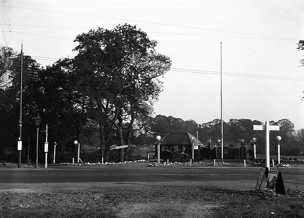 Garage at the junction of the A40 and B466 at Hillingdon circa 1930