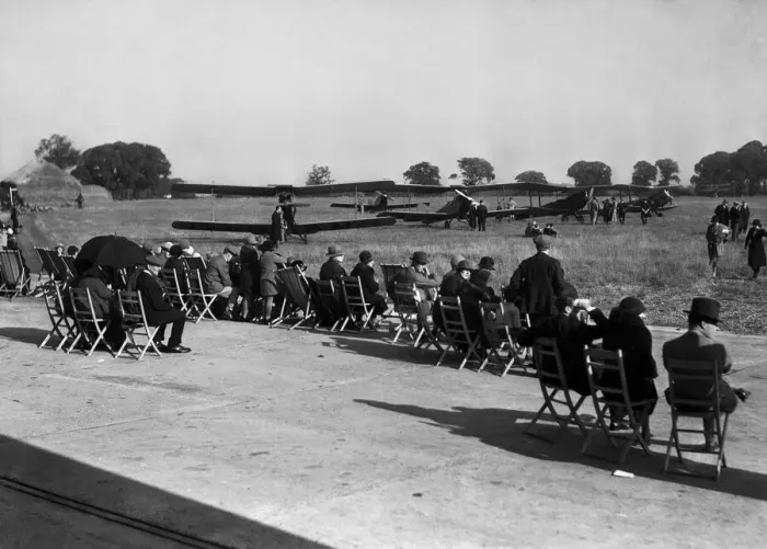 Framed Print : Garden party at Woodley Aerodrome, Reading, Berkshire. 23rd September 1932