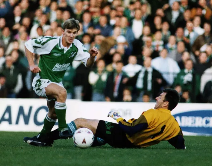Framed Print : Gareth Evans sprints past Pat Bonner to score goal Celtic versus Hibernian Easter Road Framed Print : Gareth Evans sprints past Pat Bonner to score goal Celtic versus Hibernian Easter Road
