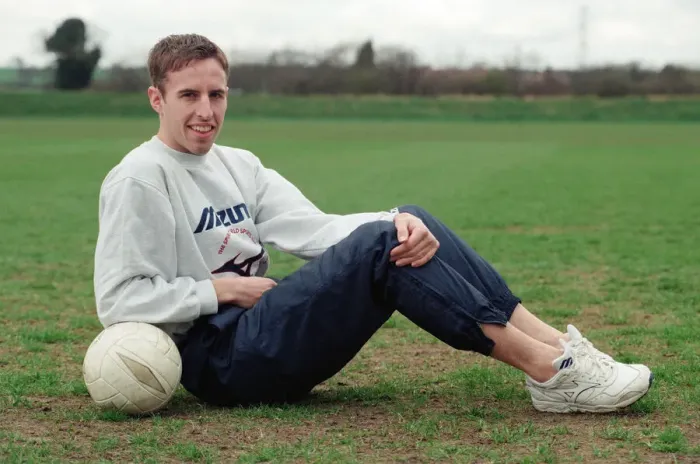 Framed Print : Gareth Southgate, footballer, pictured when he was a player at Aston Villa Framed Print : Gareth Southgate, footballer, pictured when he was a player at Aston Villa