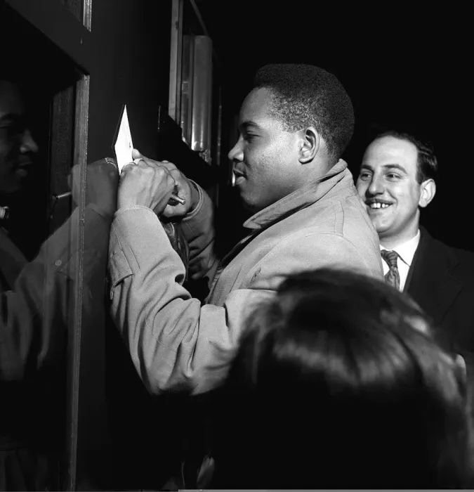 Framed Print : Garfield Sobers, April 1958, West Indian Cricketer arriving at London Road Station