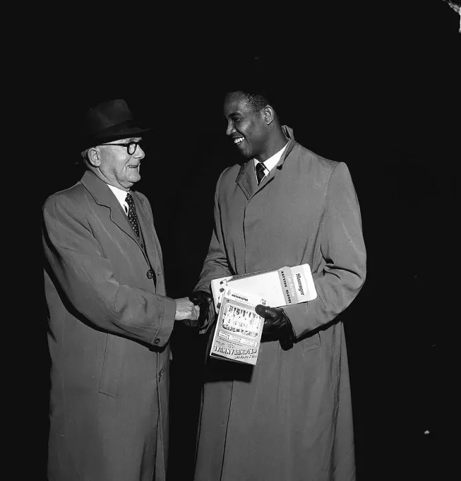 Framed Print : Garfield Sobers, April 1958, West Indian Cricketer arriving at London Road Station, Manchester Framed Print : Garfield Sobers, April 1958, West Indian Cricketer arriving at London Road Station, Manchester