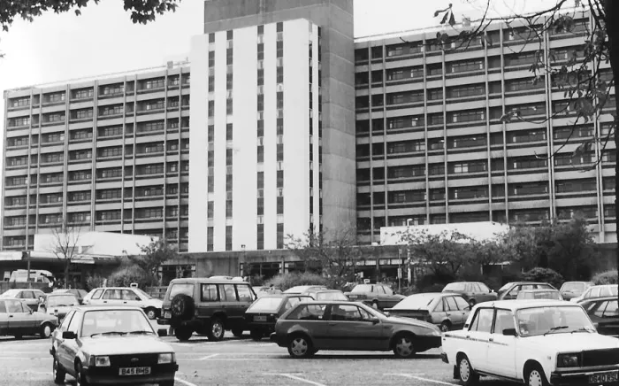 Framed Print : Gartnavel General Hospital, Glasgow exterior Circa 1987