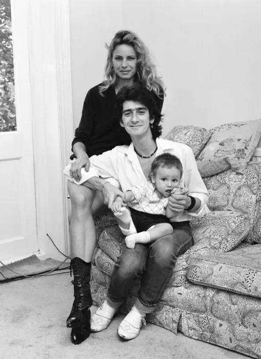 Framed Print : Gary Holton, Actor with family, girlfriend Susan Harrison and son Red, pictured together Framed Print : Gary Holton, Actor with family, girlfriend Susan Harrison and son Red, pictured together