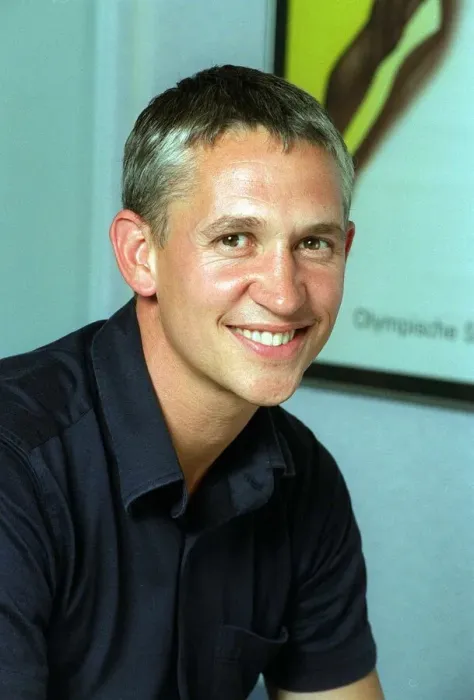 Framed Print : Gary Lineker TV Presenter former footballer August 1999 A©mirropix