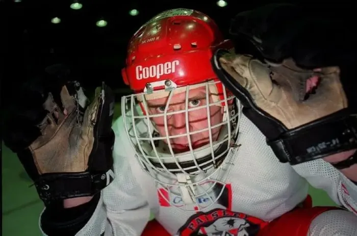 : Gary Mackay Hearts FC footballer wearing Paisley Pirates ice hockey gear : Gary Mackay Hearts FC footballer wearing Paisley Pirates ice hockey gear