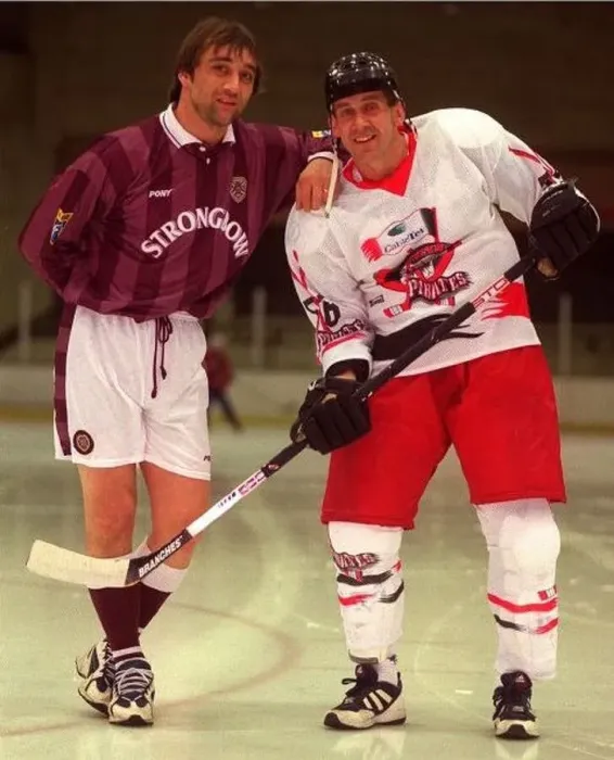 : Gary Mackay of Hearts leaning on Paisley pirates Paul Hand on ice rink : Gary Mackay of Hearts leaning on Paisley pirates Paul Hand on ice rink