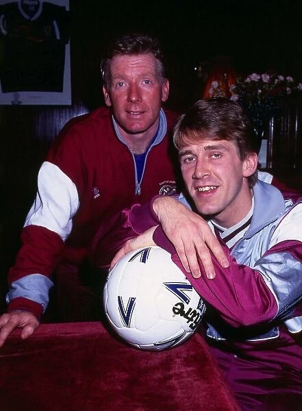 Gary MacKay with manager Alex McDonald November 1988