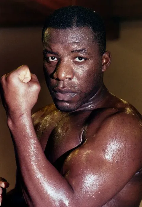 Framed Print : Gary Mason Boxing Heavywieght boxer flexing his arm muscles Framed Print : Gary Mason Boxing Heavywieght boxer flexing his arm muscles