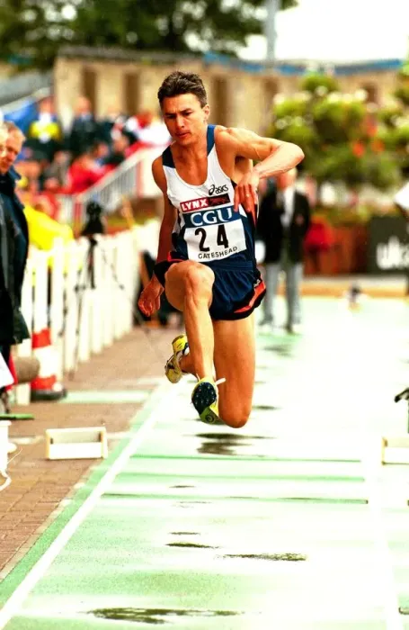 Framed Print : Gateshead Athletics July 1999, JONATHAN EDWARDS (GBR) in the mens TRIPLE JUMP Framed Print : Gateshead Athletics July 1999, JONATHAN EDWARDS (GBR) in the mens TRIPLE JUMP