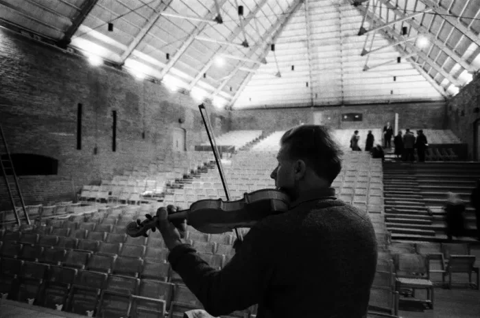 Framed Print : £13 a week carpenter Len Edmunds playing his homemade violin Framed Print : £13 a week carpenter Len Edmunds playing his homemade violin