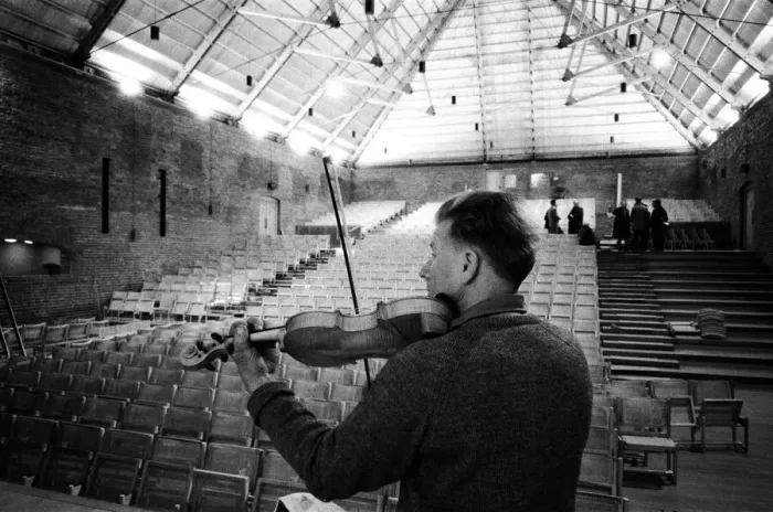 Framed Print : £13 a week carpenter Len Edmunds playing his homemade violin Framed Print : £13 a week carpenter Len Edmunds playing his homemade violin
