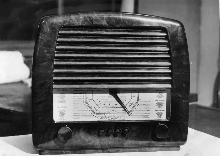 Framed Print : GEC Radio set Framed Print : GEC Radio set