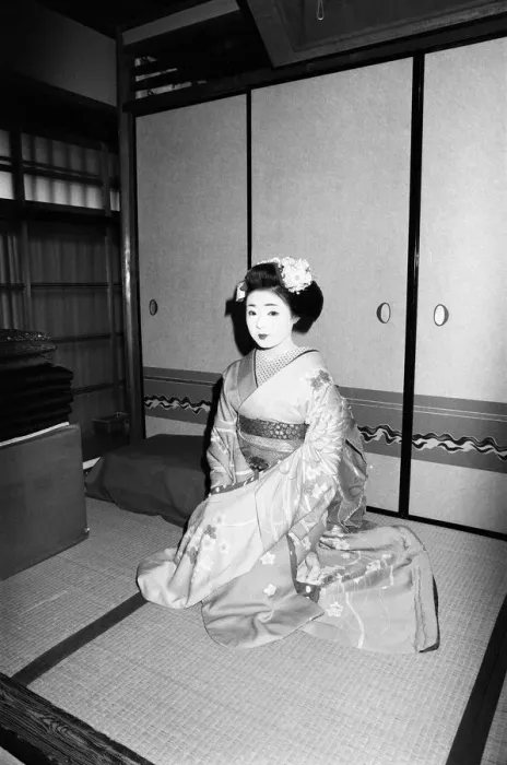Framed Print : Geisha girl, Katsuno, pictured in her Geisha House in Kyoto, Japan, 8th March 1982 Framed Print : Geisha girl, Katsuno, pictured in her Geisha House in Kyoto, Japan, 8th March 1982