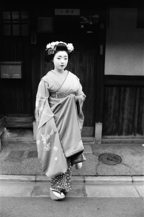 Framed Print : Geisha girl, Katsuno, pictured outside her Geisha House in Kyoto, Japan, 8th March 1982 Framed Print : Geisha girl, Katsuno, pictured outside her Geisha House in Kyoto, Japan, 8th March 1982