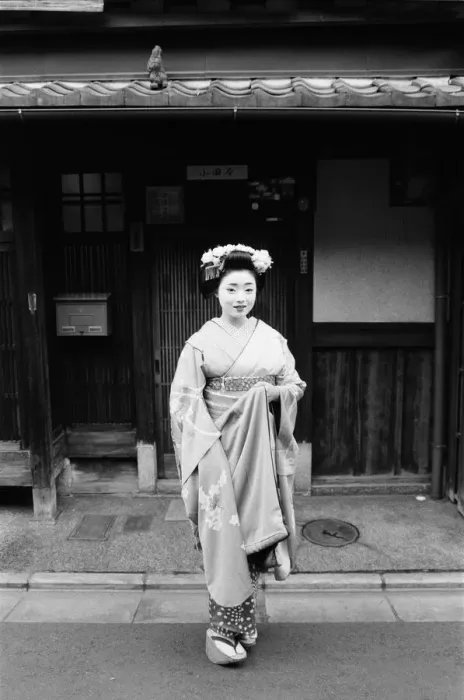 Framed Print : Geisha girl, Katsuno, pictured outside her Geisha House in Kyoto, Japan, 8th March 1982 Framed Print : Geisha girl, Katsuno, pictured outside her Geisha House in Kyoto, Japan, 8th March 1982