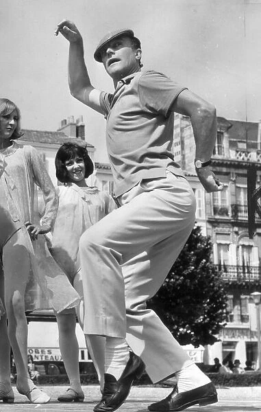 GENE KELLY PERFORMS ON THE SET OF 'THE YOUNG GIRLS OF ROCHEFORT'
