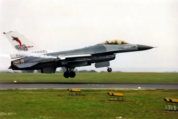 Framed Print : A General Dynamics F-16 Fighting Falcon fighter aircraft of the Belgium Air Force Framed Print : A General Dynamics F-16 Fighting Falcon fighter aircraft of the Belgium Air Force