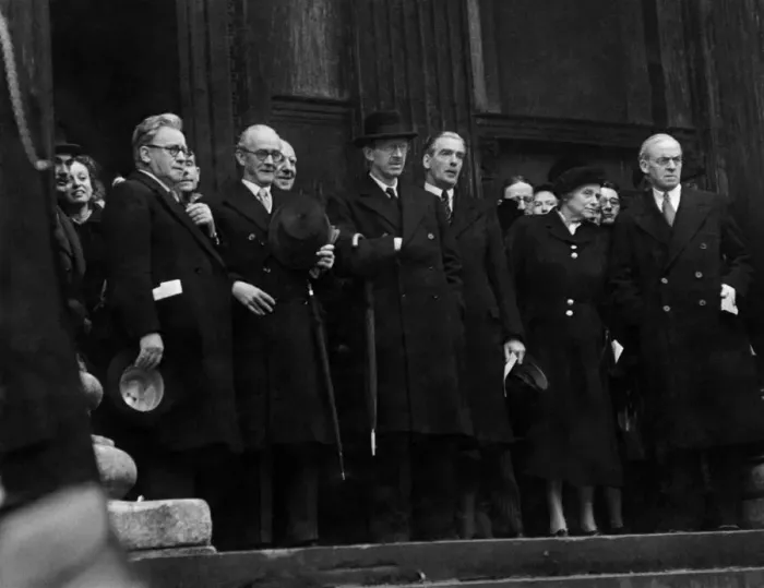 Framed Print : General Election 1950: A pre-election thanksgiving service was held at St Framed Print : General Election 1950: A pre-election thanksgiving service was held at St