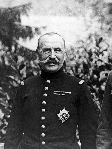 General Foch (2 October 1851 e 20 March 1929) seen here during a meeting with King George