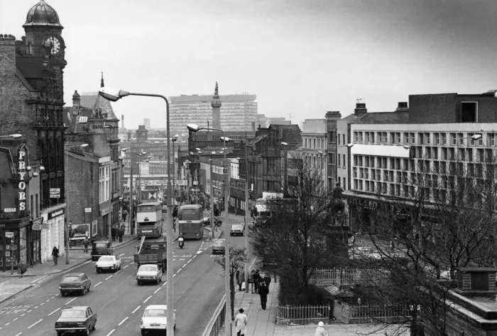 Framed Print : General scene of London Road Liverpool 19th August 1983 Framed Print : General scene of London Road Liverpool 19th August 1983