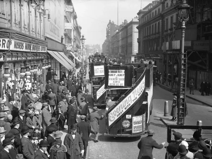 Framed Print : General scene in Regents Street on the 10th day of the General Strike Framed Print : General scene in Regents Street on the 10th day of the General Strike