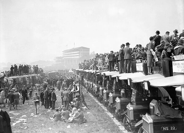General scenes at the Epsom races, circa 1925