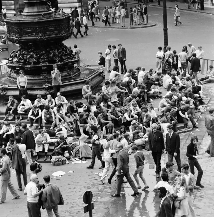 Framed Print : General scenes in Piccadilly Circus, London. 15th August 1969 Framed Print : General scenes in Piccadilly Circus, London. 15th August 1969