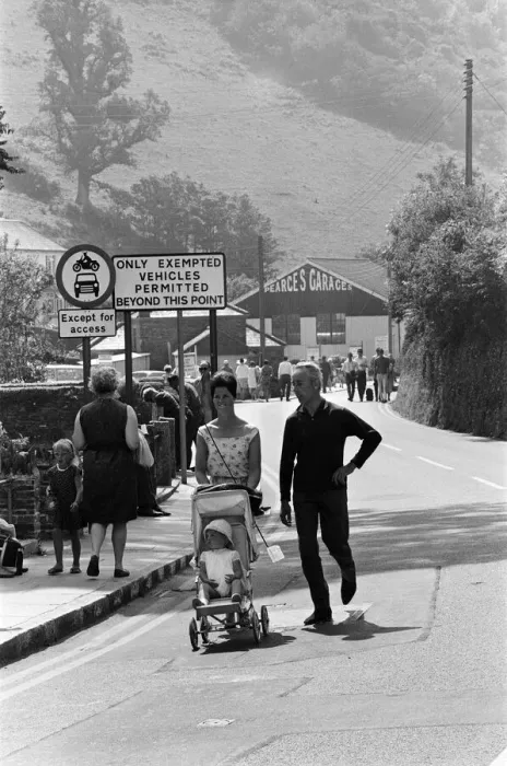 Framed Print : General scenes in Polperro, Cornwall. 13th July 1967 Framed Print : General scenes in Polperro, Cornwall. 13th July 1967