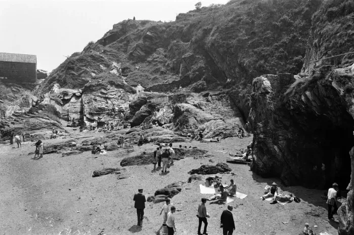 Framed Print : General scenes in Polperro, Cornwall. 13th July 1967 Framed Print : General scenes in Polperro, Cornwall. 13th July 1967
