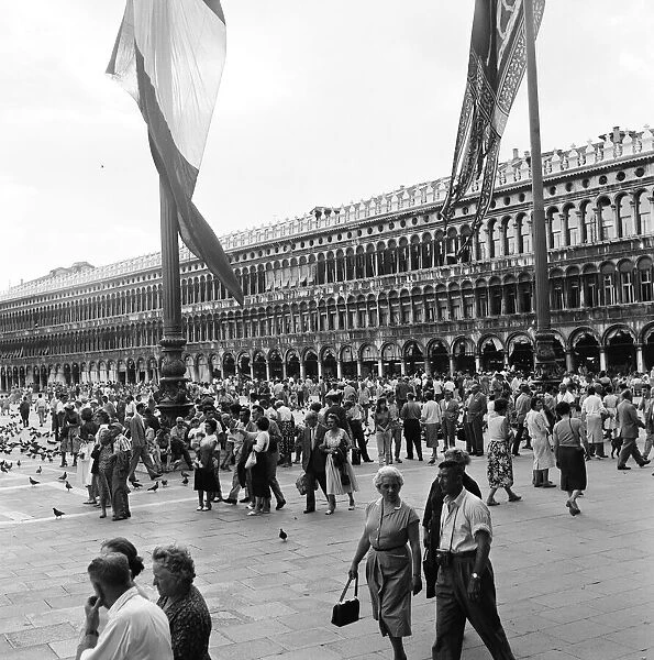 General scenes of Venice during the Venice Film Festival. September 1958