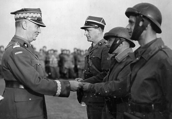General Sikorski presenting Polish paratrooper badges. Circa September 1941