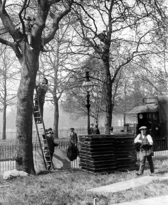 Framed Print : General Strike 1926. Feeding Field telephone lines in Hyde Park, London Framed Print : General Strike 1926. Feeding Field telephone lines in Hyde Park, London