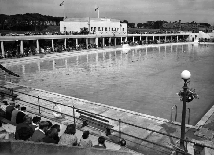 Framed Print : General view of Arbroath Swimming pool in Angus, Scotland. August 1951 Framed Print : General view of Arbroath Swimming pool in Angus, Scotland. August 1951