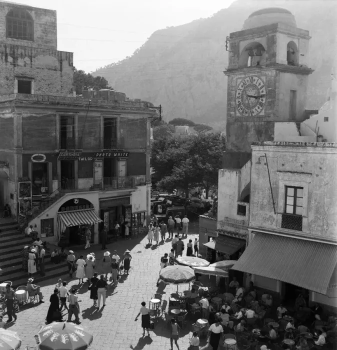 Framed Print : General view of the Piazza Umberto on Capri, Italy. August 1952 Framed Print : General view of the Piazza Umberto on Capri, Italy. August 1952